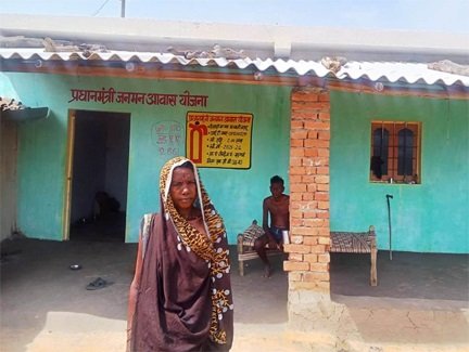 कच्चे आशियाने से पक्के सपनों तक: प्रधानमंत्री जनमन आवास योजना ने बदल दी मानमती के परिवार की जिंदगी