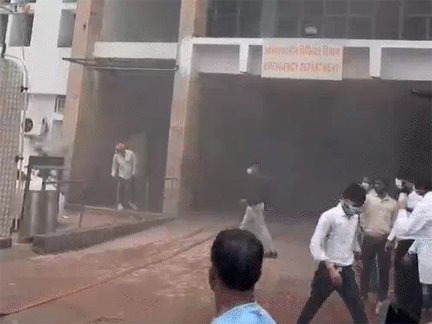 मेकाहारा के इमरजेंसी वार्ड में AC ब्लास्ट, मरीजों को ICU में शिफ्ट कर टला बड़ा हादसा