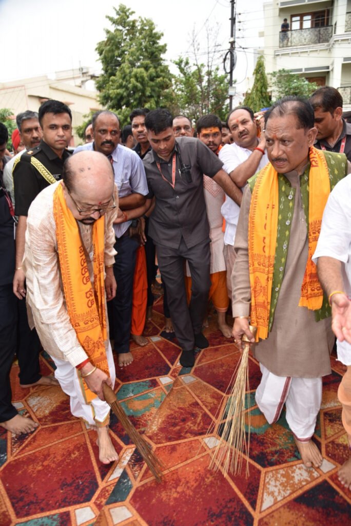 रथयात्रा महोत्सव में शामिल हुए राज्यपाल डेका