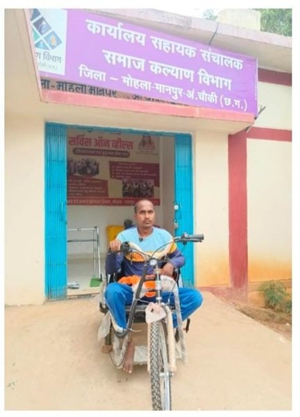 बैटरी चालित ट्राइसाइकिल से बदली जिंदगी: मोहला के हितग्राही नर्मेश बने आत्मनिर्भरता की मिसाल