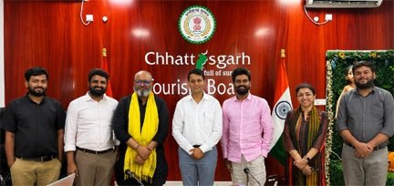 ‘भारत भाग्य विधाता‘ फिल्म के लेखक-निर्देशक मनोज तापड़िया तथा फिल्म निर्माता आदि शर्मा ने की छत्तीसगढ़ टूरिज्म बोर्ड के एमडी विवेक आचार्य से सौजन्य मुलाकात