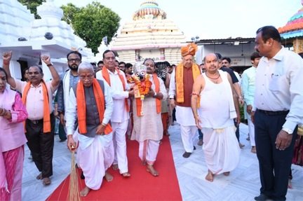 जय जगन्नाथ! रायपुर मंदिर में उमड़ी आस्था