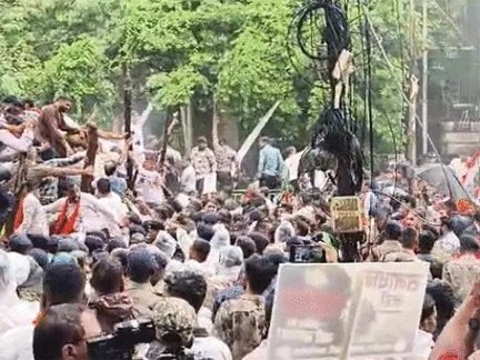 “रायपुर में भाजपा कार्यकर्ताओं पर आंसू गैस, प्रदर्शन के बीच पुलिस की सख्ती”