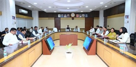 मुख्यमंत्री विष्णु देव साय की अध्यक्षता में आज मंत्रालय, महानदी भवन में मंत्री परिषद की बैठक प्रारम्भ