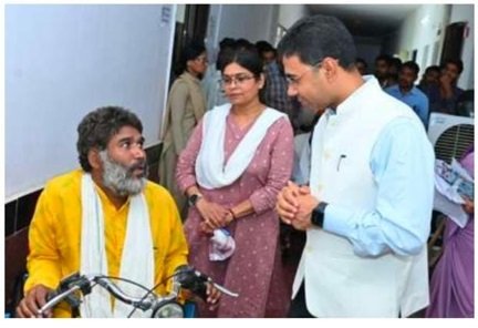 मुख्यमंत्री हेल्पलाइन से मिली नई राह, मोटराइज्ड ट्राइसाइकिल ने बदली दिव्यांग हितग्राही की जिंदगी