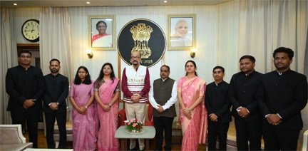 राज्यपाल से प्रशिक्षु डिप्टी कलेक्टरों ने की सौजन्य मुलाकात