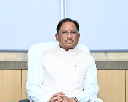 मुख्यमंत्री विष्णुदेव साय ने अंतरराष्ट्रीय लोक कलाकार विक्रम यादव के स्वास्थ्य की जानकारी ली: परिजनों से दूरभाष पर की चर्चा, बेहतर उपचार सुनिश्चित करने जिला प्रशासन को दिए निर्देश
