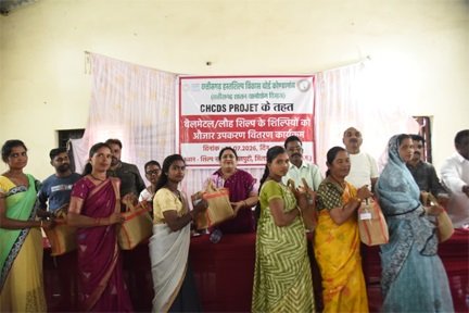 छत्तीसगढ़ हस्तशिल्प विकास बोर्ड की अध्यक्ष ने शिल्पनगरी में 40 शिल्पियों को वितरित किए आधुनिक टूल किट