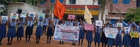 चैतमा के नौनिहालों ने नुक्कड़ नाटक और मानव श्रृंखला से दिया जनसंख्या स्थिरीकरण का संदेश