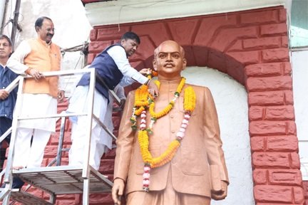 डॉ. श्यामा प्रसाद मुखर्जी की जयंती पर वन मंत्री कश्यप ने अर्पित की पुष्पांजलि