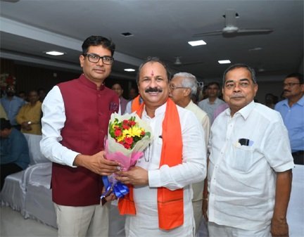 रायपुर विकास प्राधिकरण के नए उपाध्यक्ष डॉ. जय प्रकाश शर्मा ने संभाला पदभार