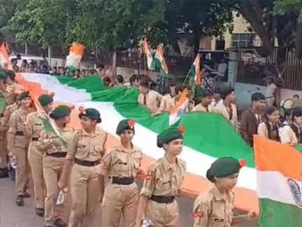 तिरंगे संग निकला रायपुर, बच्चों-बड़ों में दिखा उत्साह