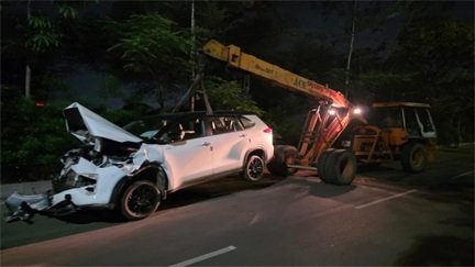 रायपुर VIP रोड पर दर्दनाक हादसा, बेकाबू कार ने चार गोवंशों को कुचला
