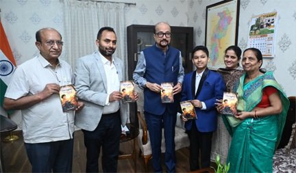 राज्यपाल डेका ने 12 वर्षीय छात्र मास्टर दिव्यांश की पुस्तक ‘थॉट्स अबाउट गॉड‘ का किया विमोचन