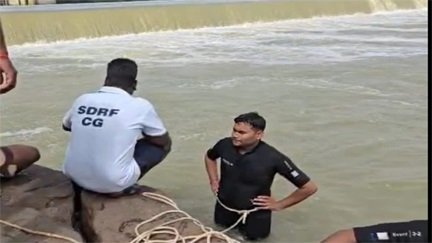 नहाते समय तेज बहाव बना काल, एक युवक लापता