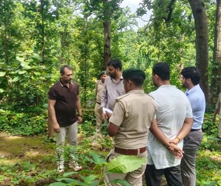 प्रधान मुख्य वन संरक्षक एवं वन बल प्रमुख ने जशपुर के भैरव पहाड़ और पर्यावरण वाटिका का किया निरीक्षण