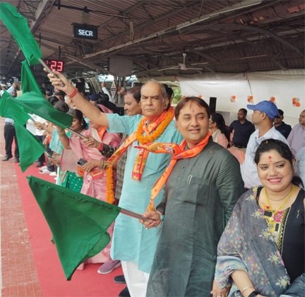 रामलला दर्शन के लिए राजनांदगांव से अयोध्या धाम रवाना हुई विशेष ट्रेन, श्रद्धालुओं में उत्साह