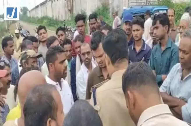 शव दफनाने को लेकर शमशान में विवाद, ग्रामीणों ने की घेराबंदी; पुलिस की समझाइश से मामला शांत