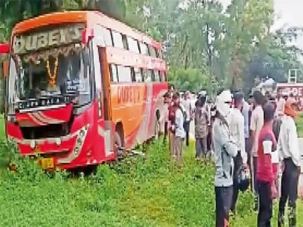 100 की स्पीड में बस ने छात्रा को 20 मीटर घसीटा