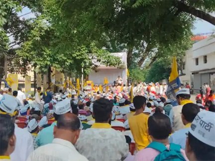 CM को ज्ञापन देने निकले AAP कार्यकर्ता, पुलिस से झड़प