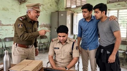 मुख्य आरोपी की जगह भाई बना मुजरिम, SI पर गिरी गाज