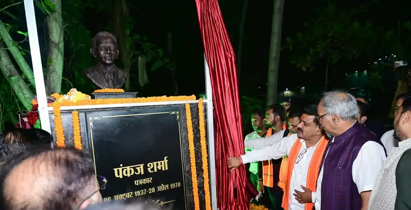 पत्रकार स्व. पंकज शर्मा की प्रतिमा का उप मुख्यमंत्री विजय शर्मा ने किया अनावरण, पत्रकारिता में योगदान को किया गया याद