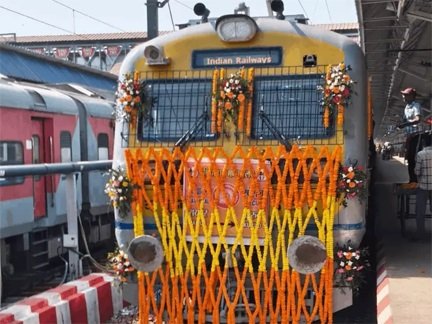 रावघाट पहुंची ट्रेन, ₹55 में रायपुर का सफर