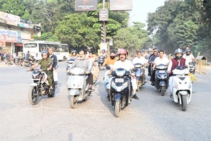 उप मुख्यमंत्री अरुण साव निकले स्कूटी पर, शहर भ्रमण कर सफाई और निर्माण कार्यों का किया निरीक्षण