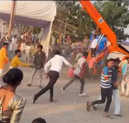 विसर्जन कुंड पर बवाल, बाल खींचकर की मारपीट